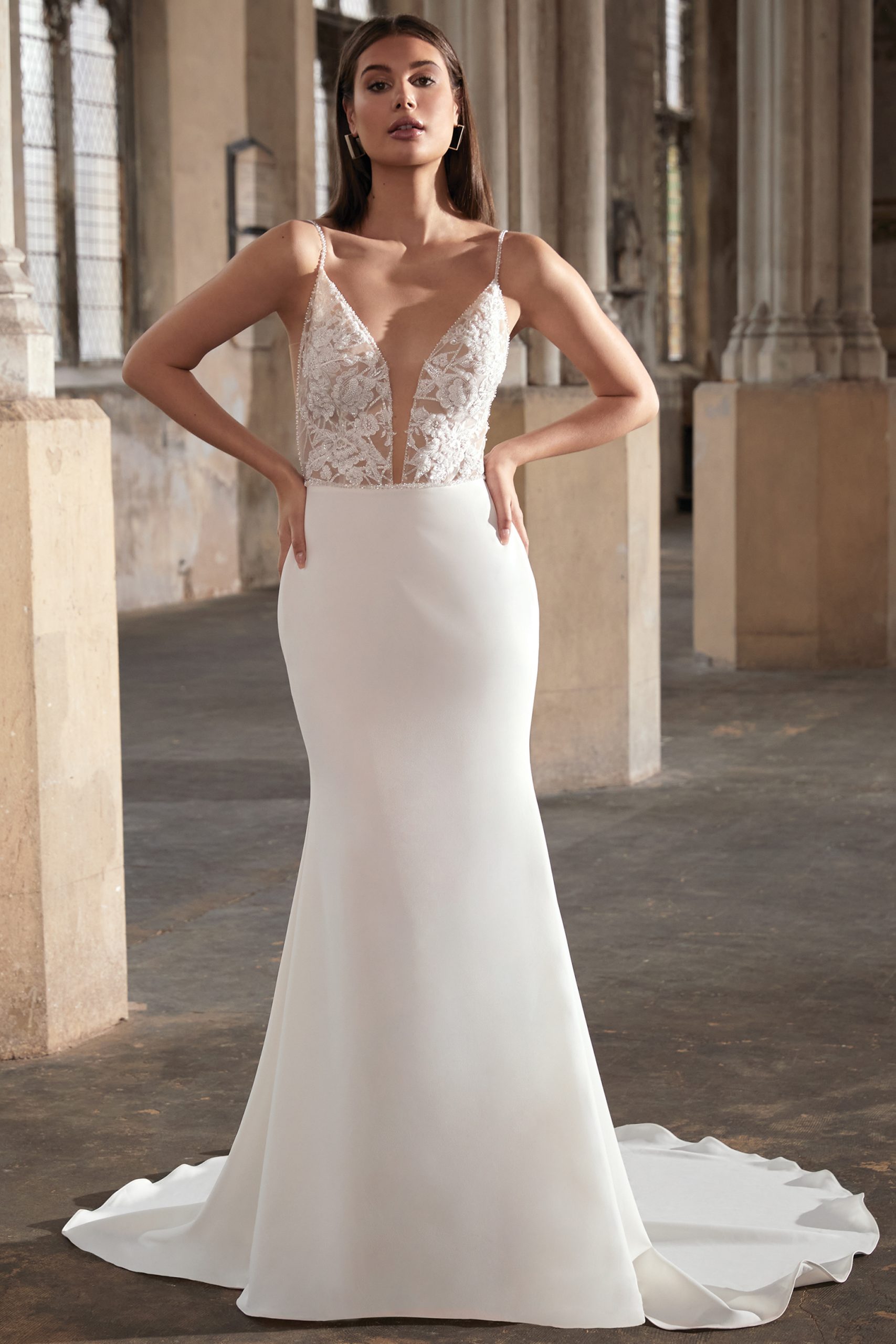 Modernes Fit and Flare Brautkleid Adore by Justin Alexander